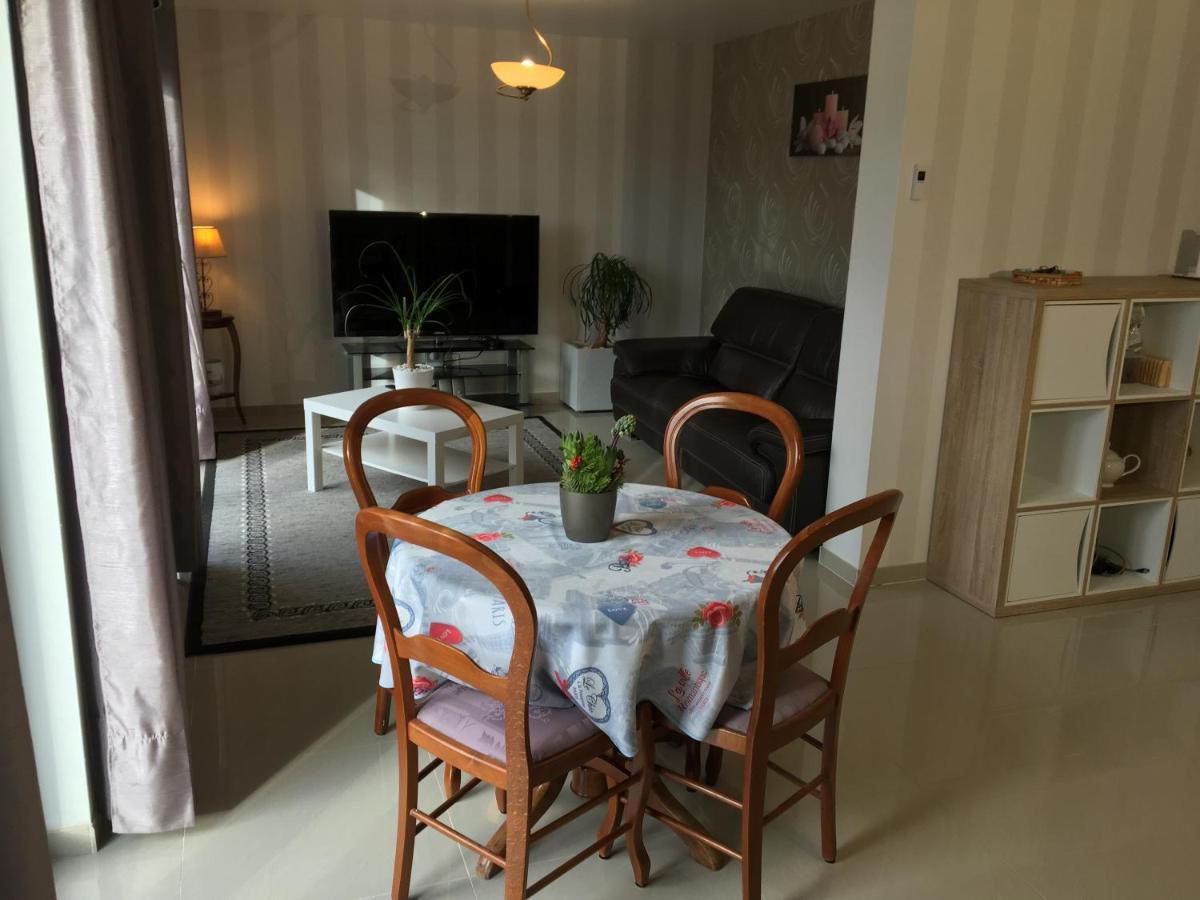 Appart près de Meaux Chambry Esterno foto